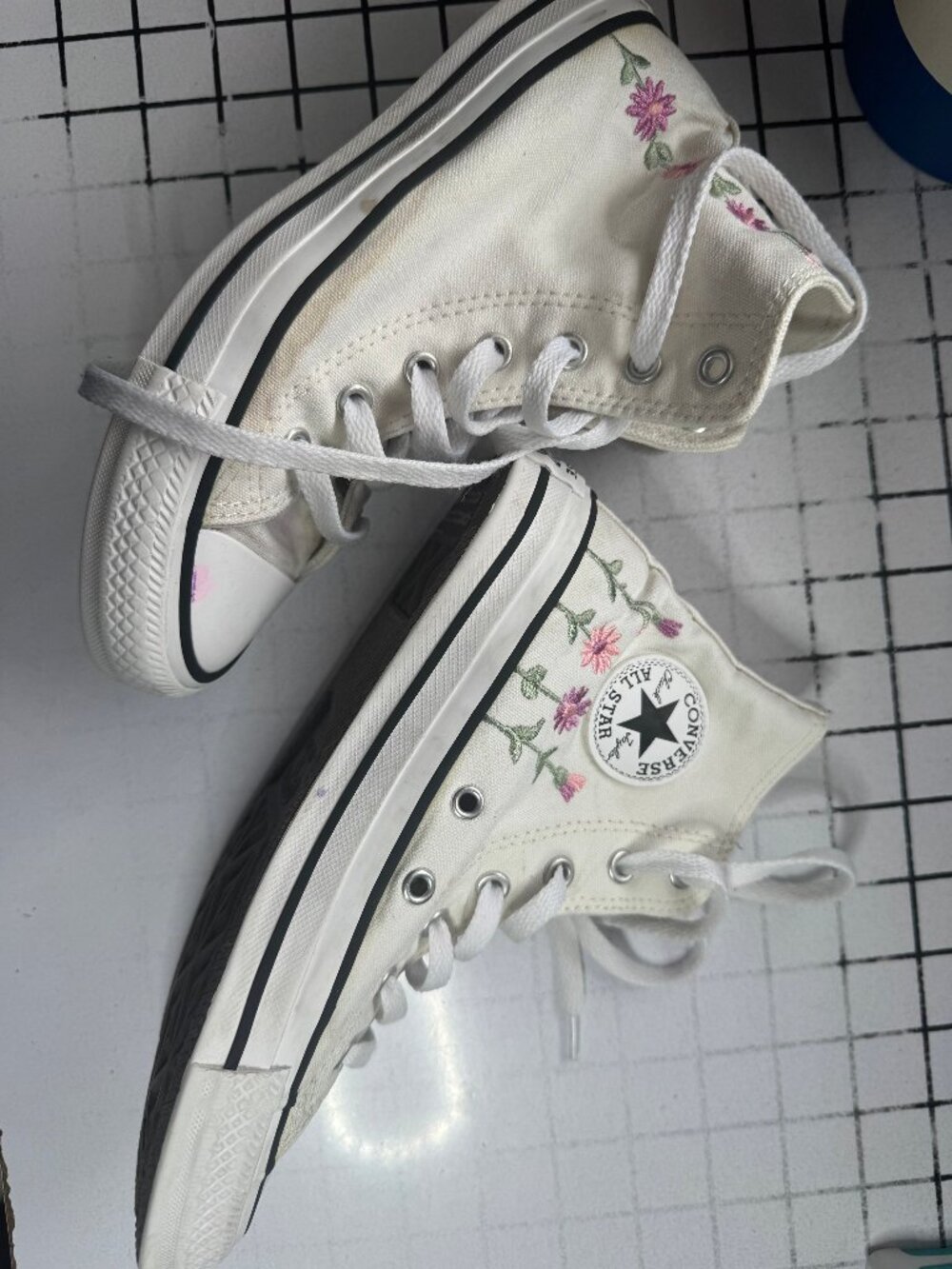 converse girl shoes size 3.5